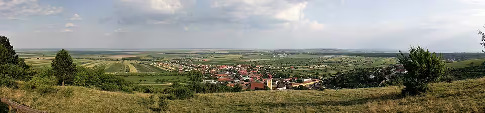 Panoramablick über Donnerskirchen und die umliegenden Weingärten