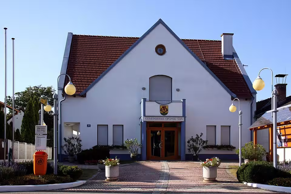 Gemeindeamt und Eingangsplatz in Zagersdorf