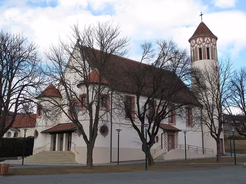 Pfarrkirche mit Rundturm in Güttenbach