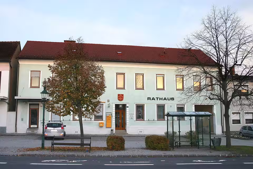 Rathaus und Straßenraum in Sankt Michael im Burgenland