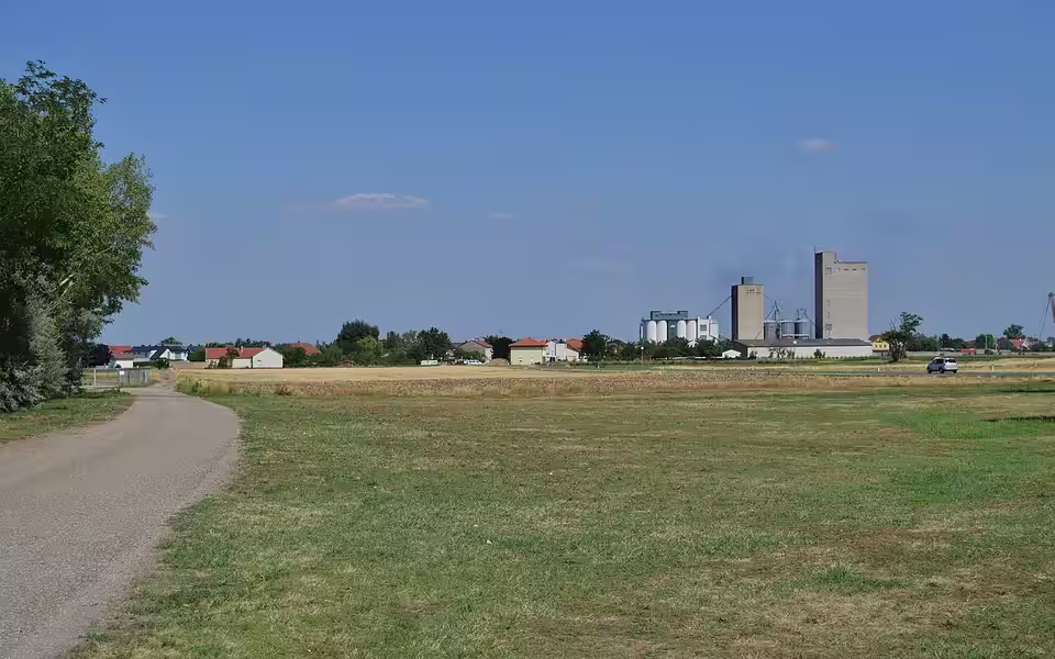 Blick auf den westlichen Ortsrand von Sankt Andrä am Zicksee.