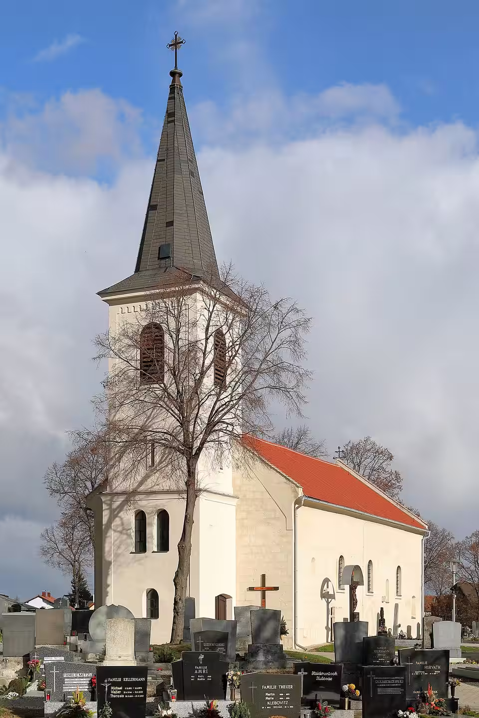 Pfarrkirche hll. Petrus und Paulus in Zurndorf.
