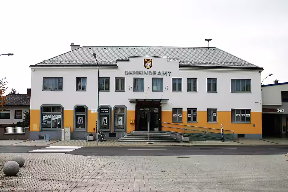 Gemeindeamt und Vorplatz in Stoob