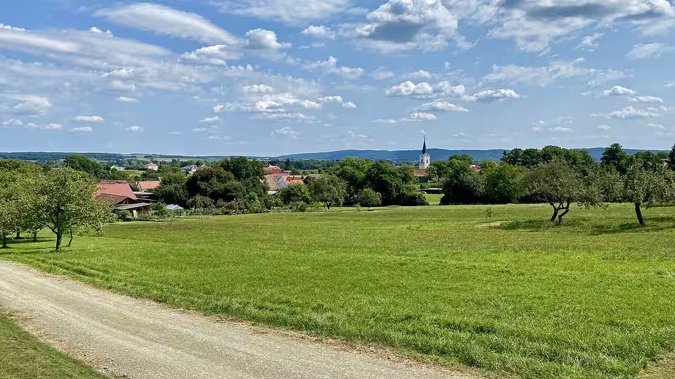 Blick von Westen auf Mischendorf