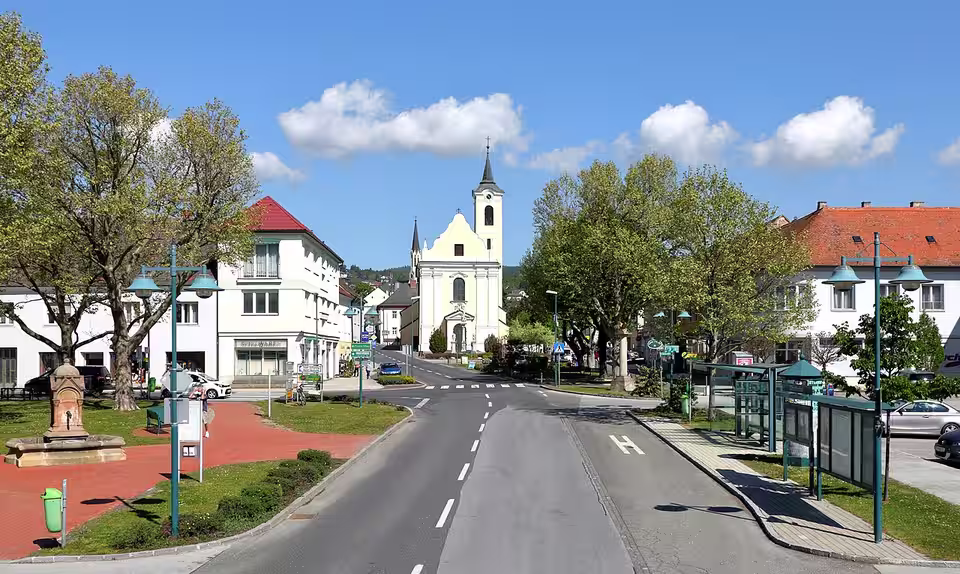Hauptplatz und Kirche in Rechnitz