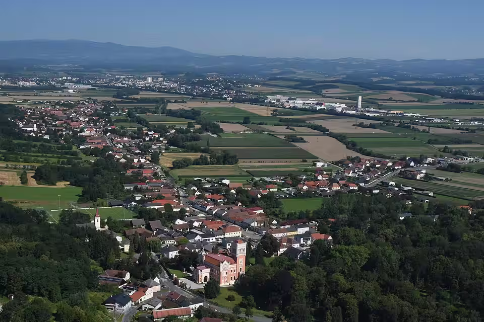 Luftaufnahme von Rotenturm an der Pinka mit Schloss und Umgebung