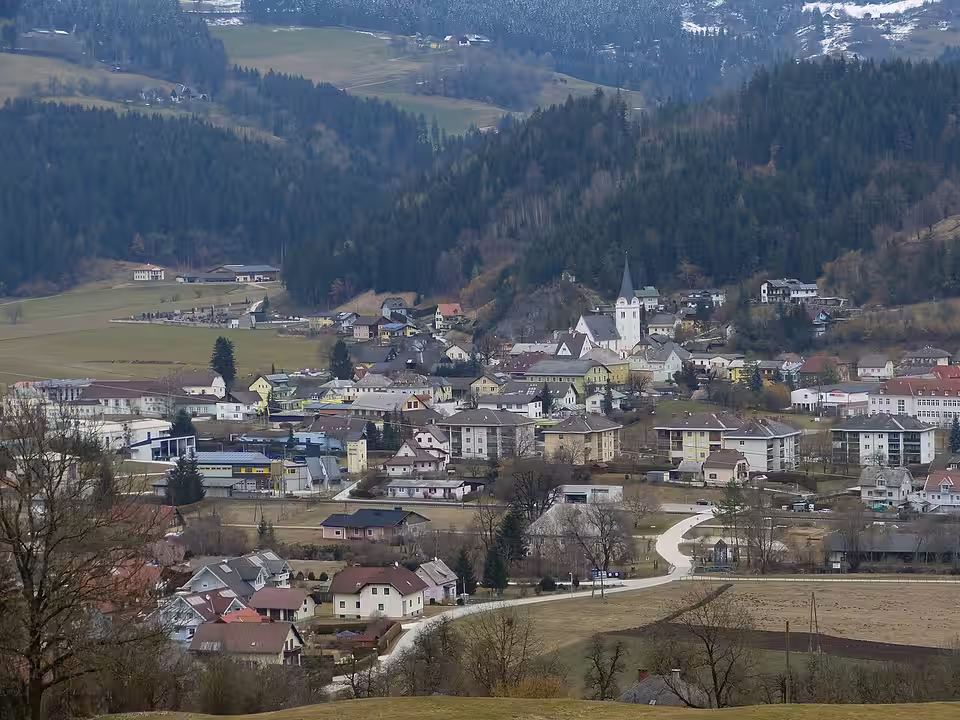 Blick auf Klein Sankt Paul im Tal