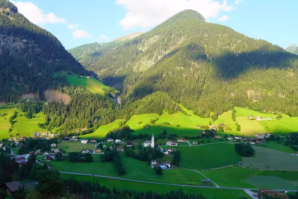 Häuser im Mölltal bei Mörtschach