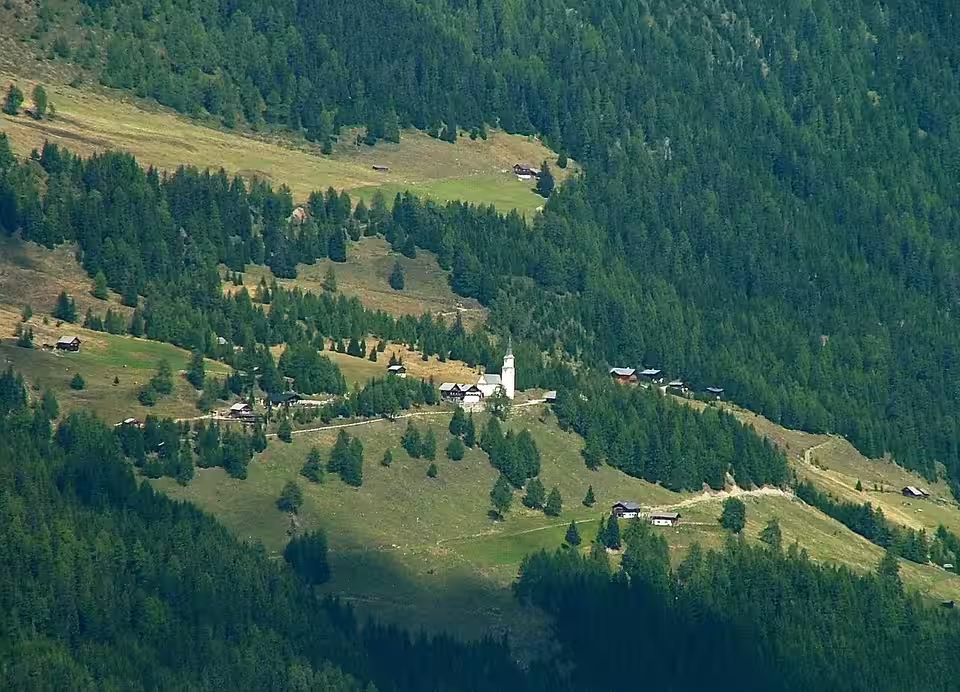 Blick auf die Wallfahrtskirche Marterle in Rangersdorf.