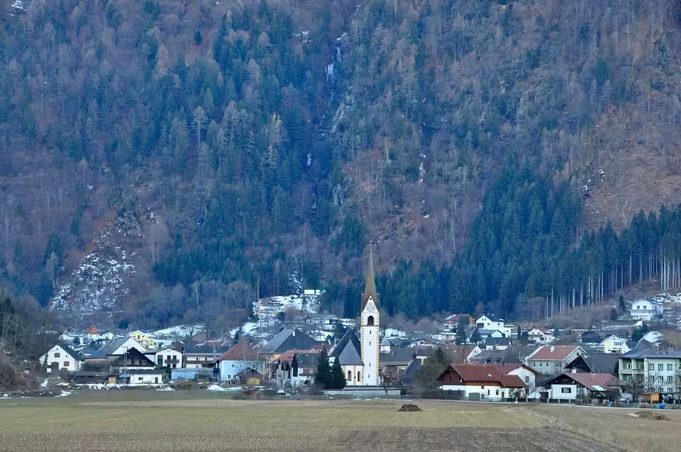 Winterlicher Blick auf Sachsenburg