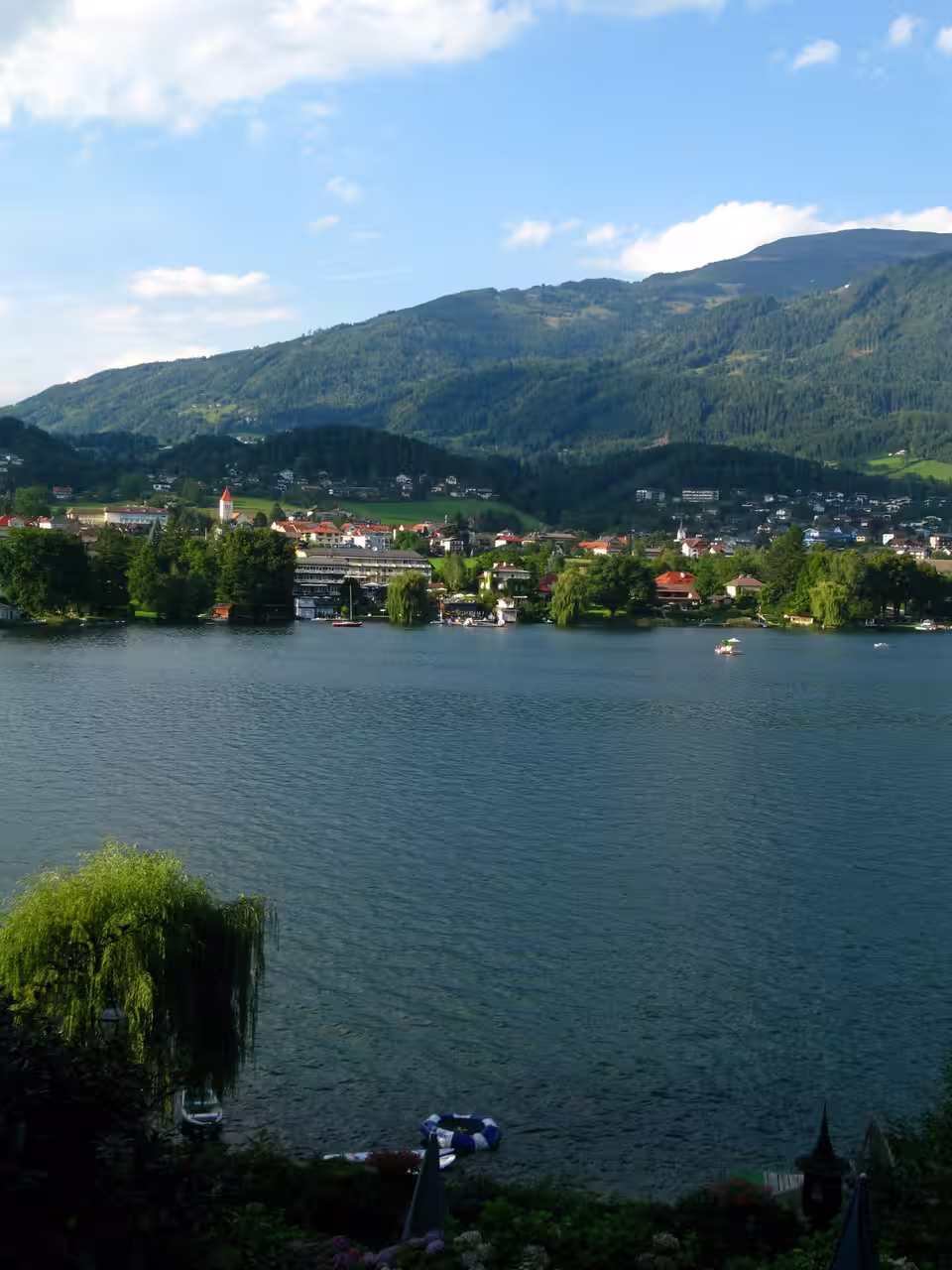 Blick über den Millstätter See auf Seeboden