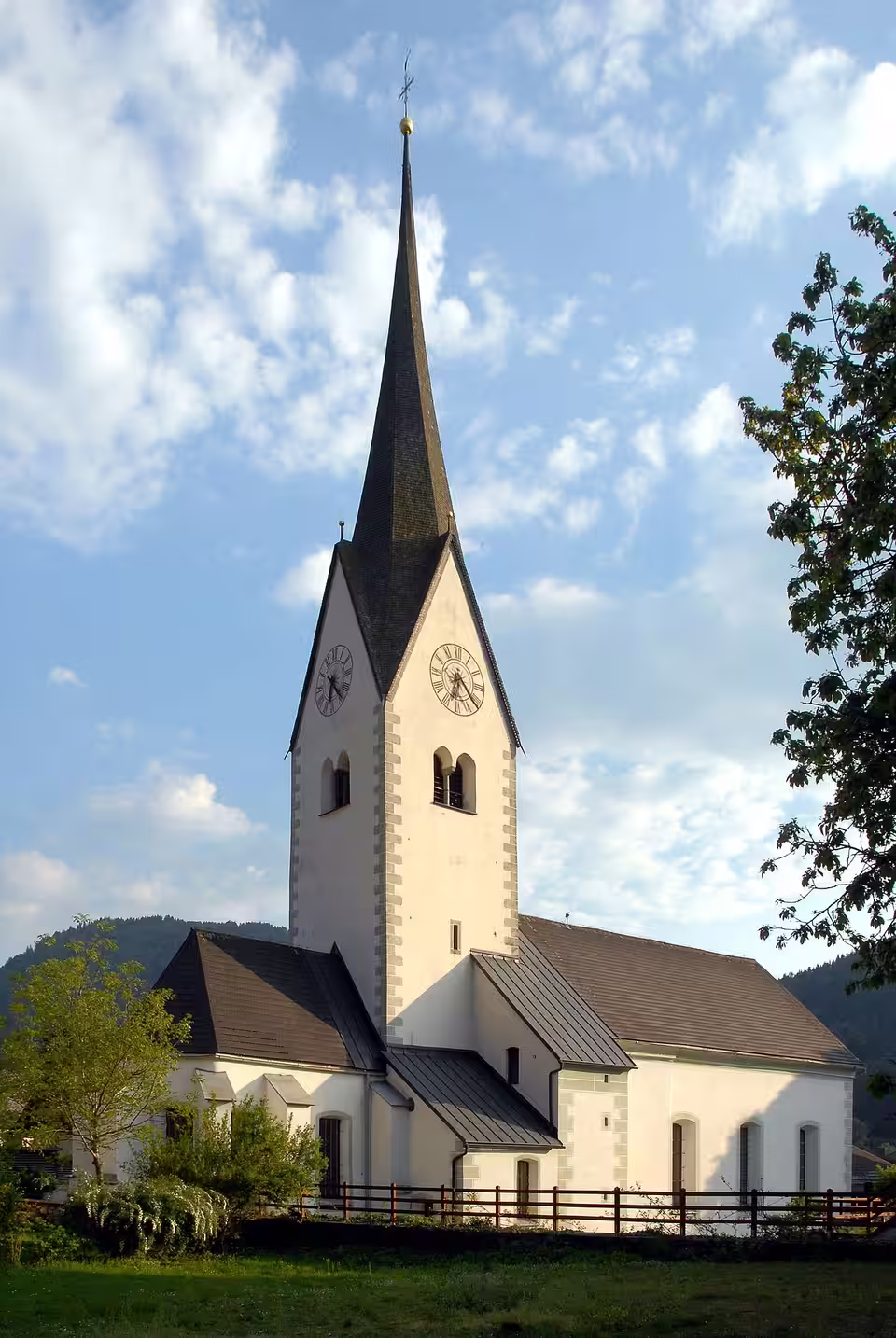 Pfarrkirche Sankt Maximilian in Treffen am Ossiacher See