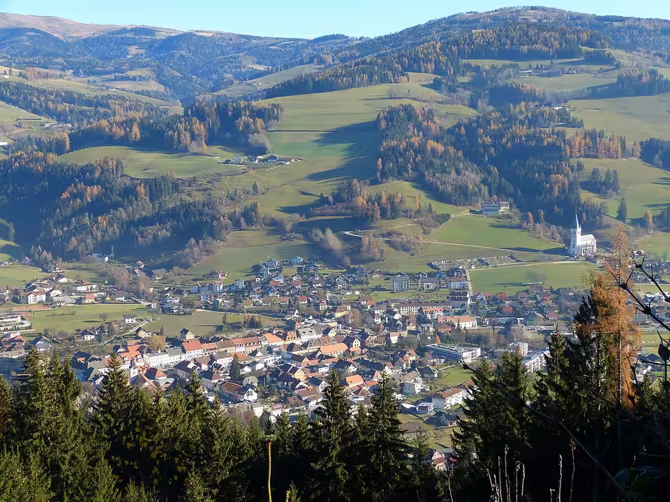 Blick ins Tal auf Bad Sankt Leonhard im Lavanttal