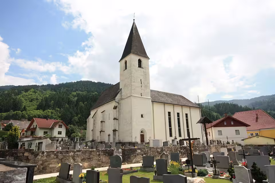 Pfarrkirche Sankt Gertraud mit Friedhof in Frantschach-Sankt Gertraud