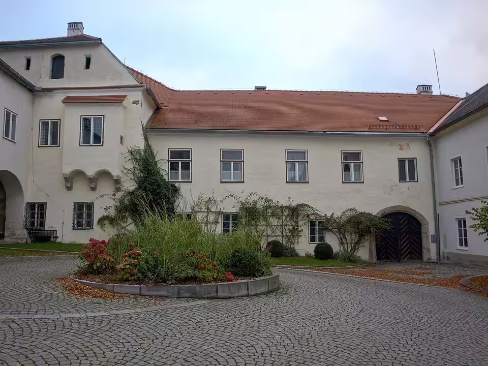 Innenhof von Schloss Erla in der Gemeinde Sankt Pantaleon-Erla