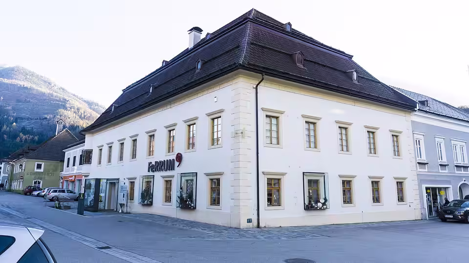 Haus FeRRUM am Hauptplatz von Ybbsitz.