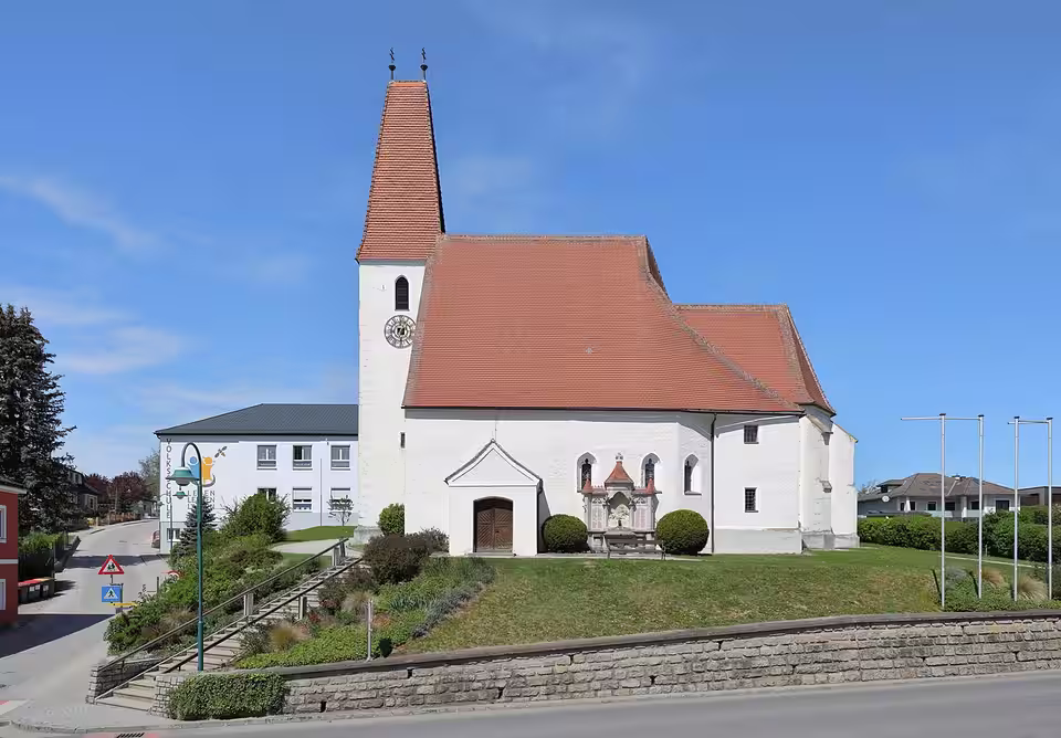 Pfarrkirche im Ortszentrum von Zeillern