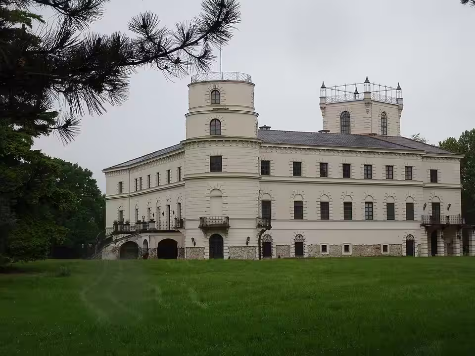 Schloss Oberwaltersdorf von Südosten.