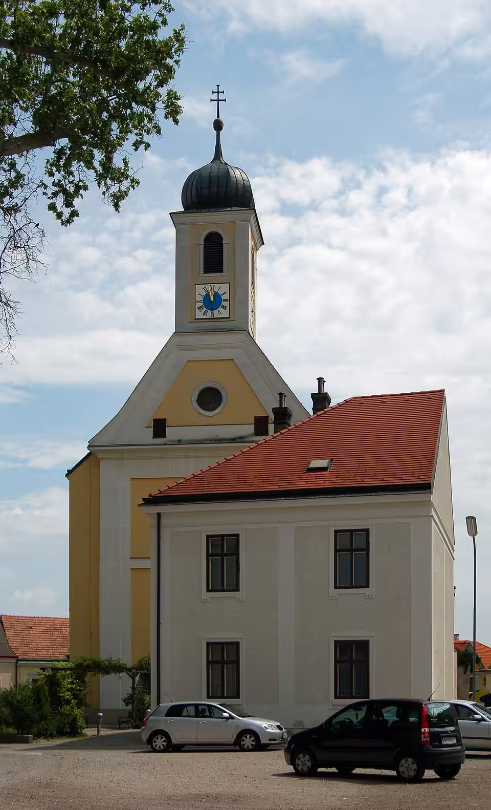 Pfarrkirche Sankt Andreas und Pfarrhof in Schönau an der Triesting
