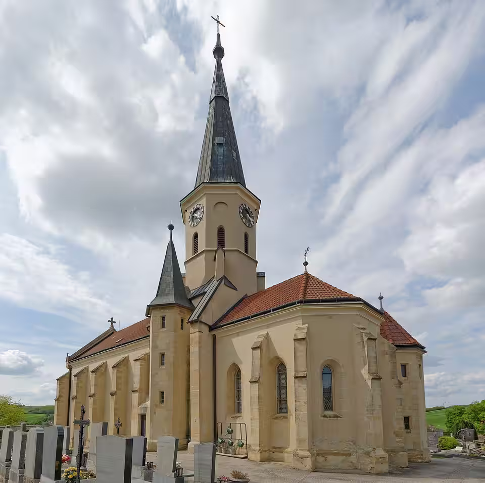 Pfarrkirche in Hauskirchen.