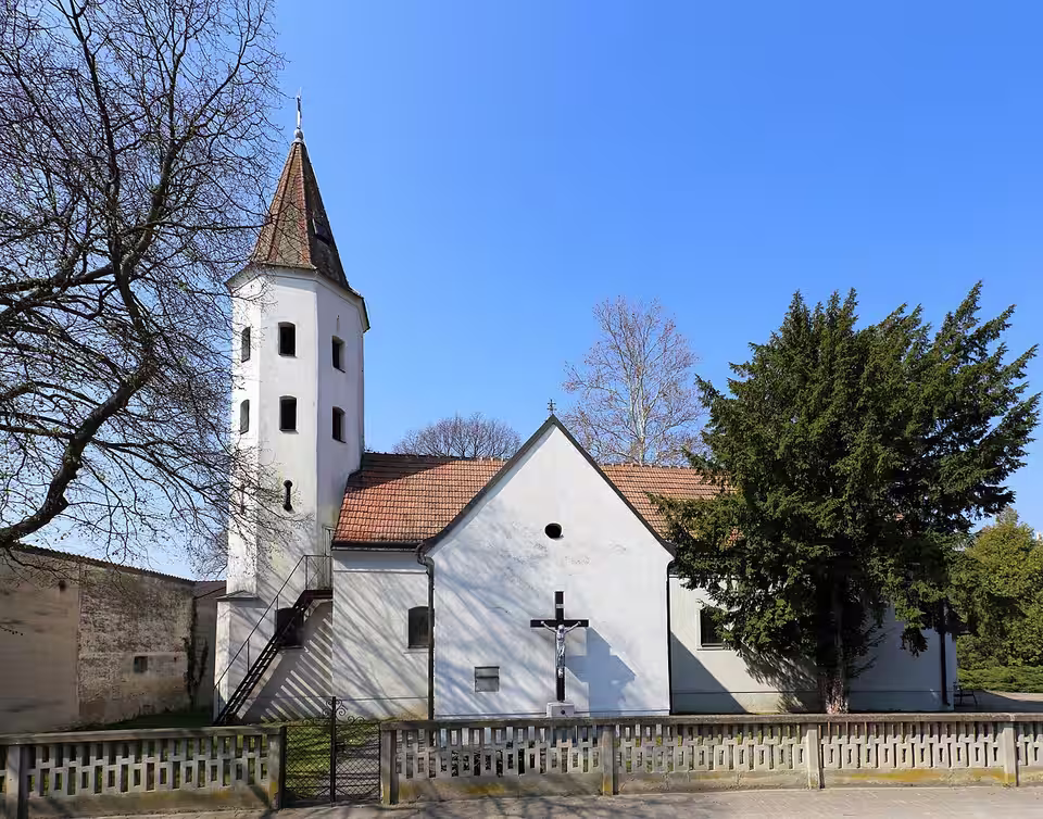 Filialkirche Sankt Franz Xaver in Mannsdorf an der Donau