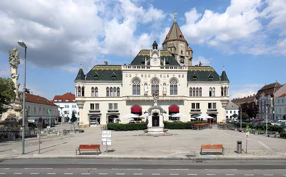 Rathaus und Hauptplatz in Korneuburg