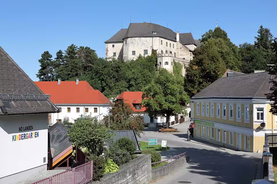 Ortszentrum von Albrechtsberg an der Großen Krems mit Burg