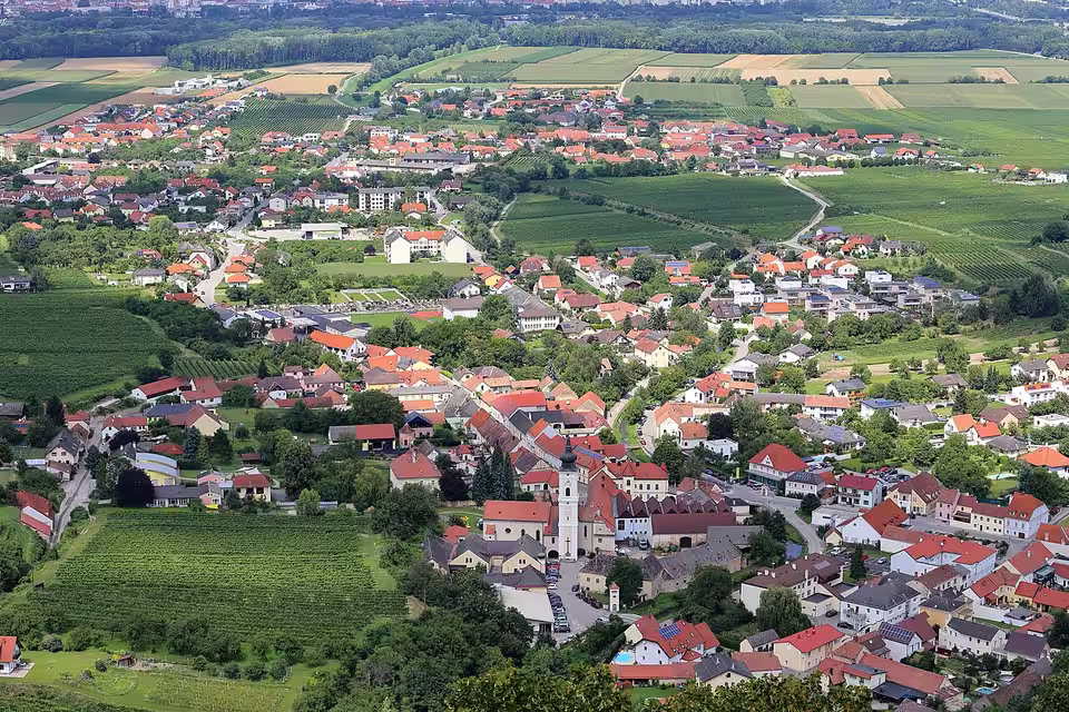 Blick vom Stift Göttweig auf Furth bei Göttweig und Palt