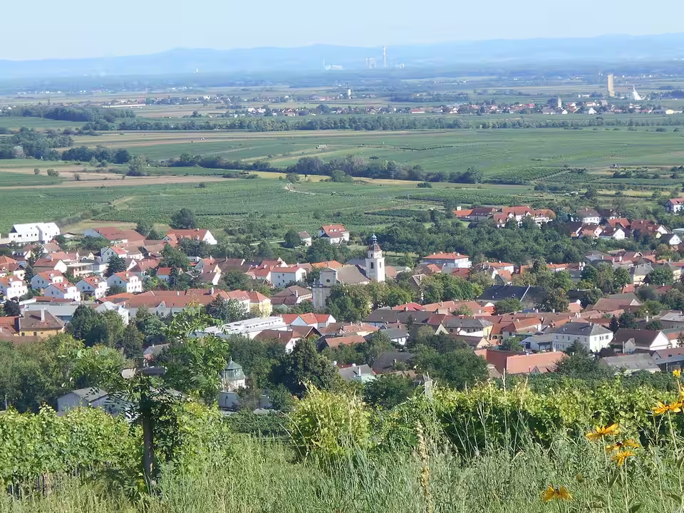 Blick vom Gaisberg auf Straß im Straßertale