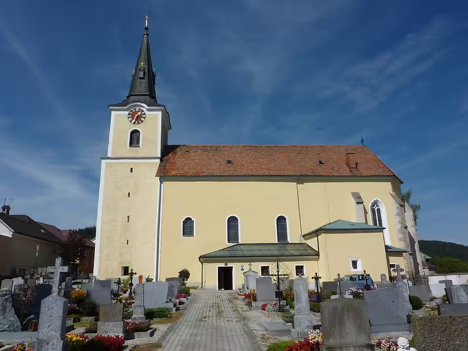 Pfarrkirche mit Friedhof in Sankt Oswald