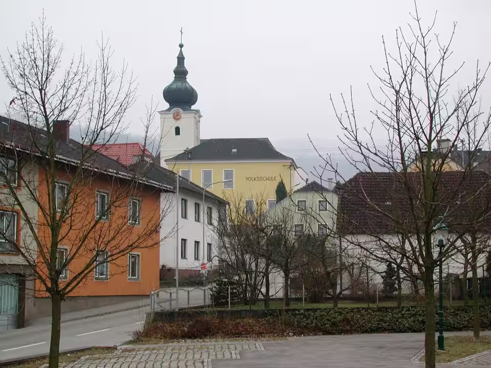 Häuser und Kirche in Matzleinsdorf, Gemeinde Zelking-Matzleinsdorf