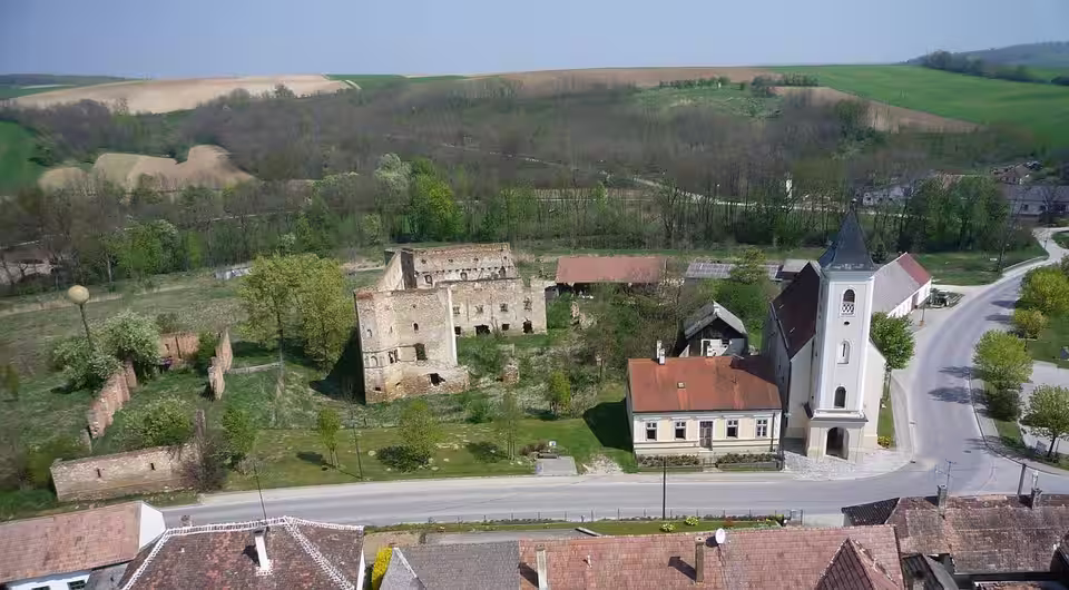 Schlossruine Wenzersdorf in der Gemeinde Gnadendorf