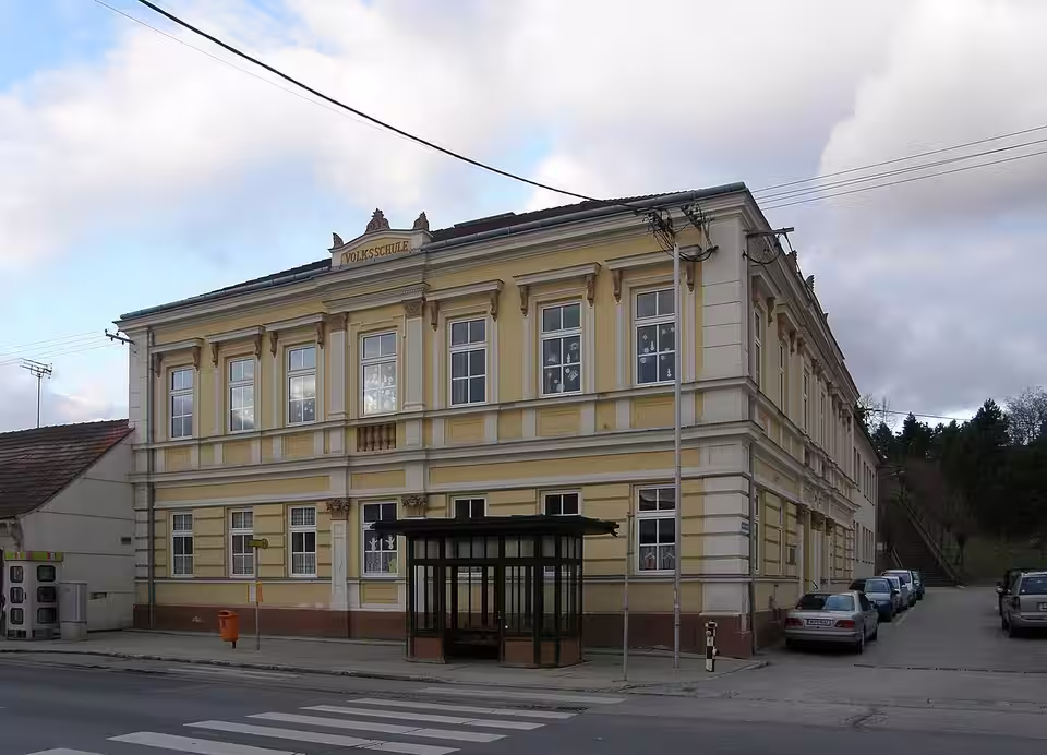 Volksschule in Hausbrunn.