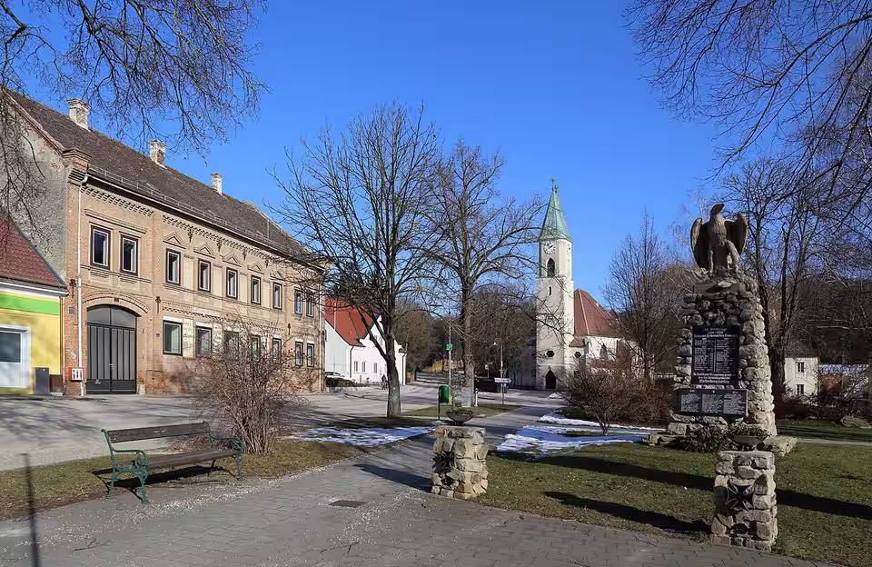 Ortszentrum von Niederkreuzstetten, Gemeinde Kreuzstetten