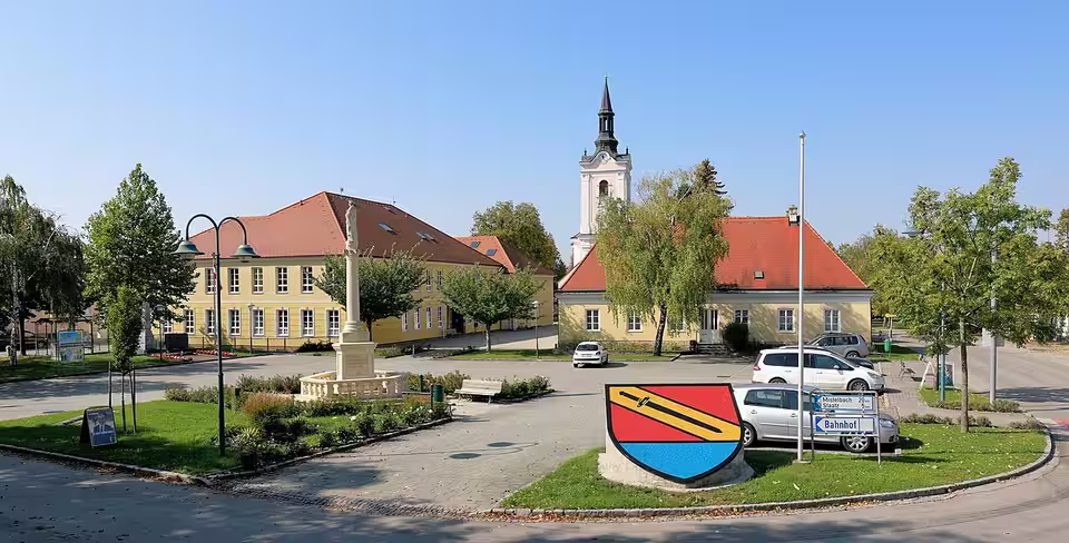 Ortszentrum mit Kirche in Neudorf im Weinviertel