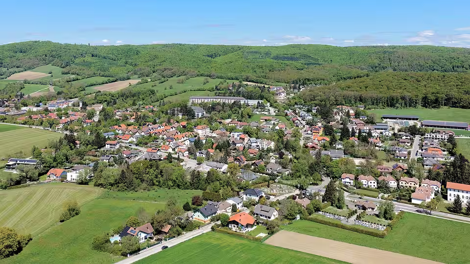 Südansicht von Laab im Walde.