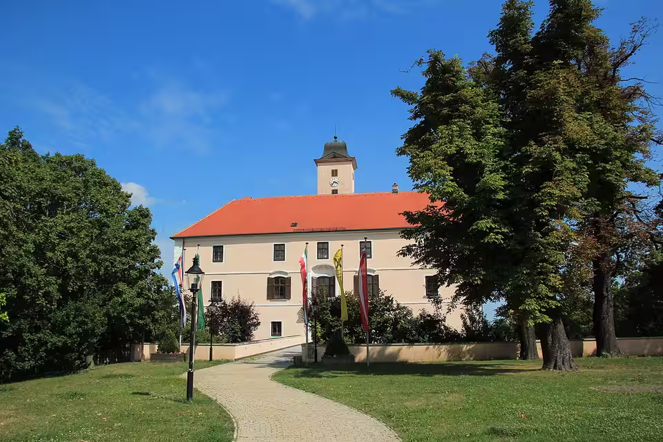 Schloss Vösendorf mit Schlosspark.