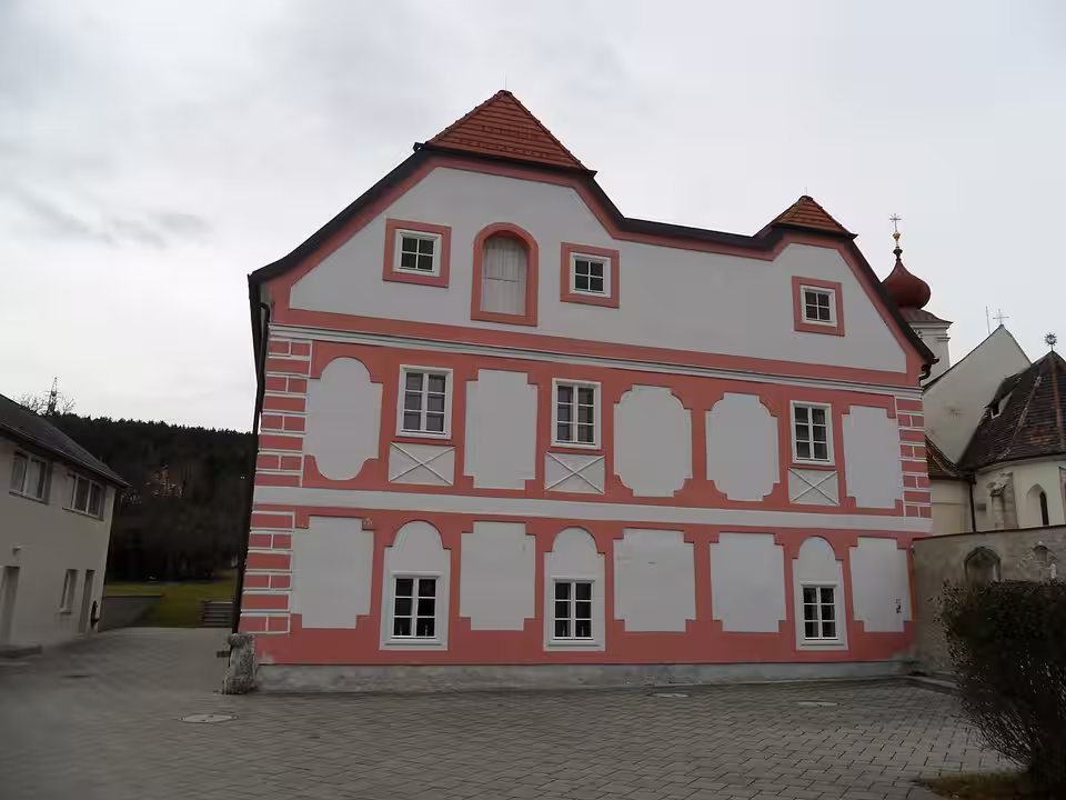 Pfarrhof St. Valentin-Landschach in Grafenbach-St. Valentin.