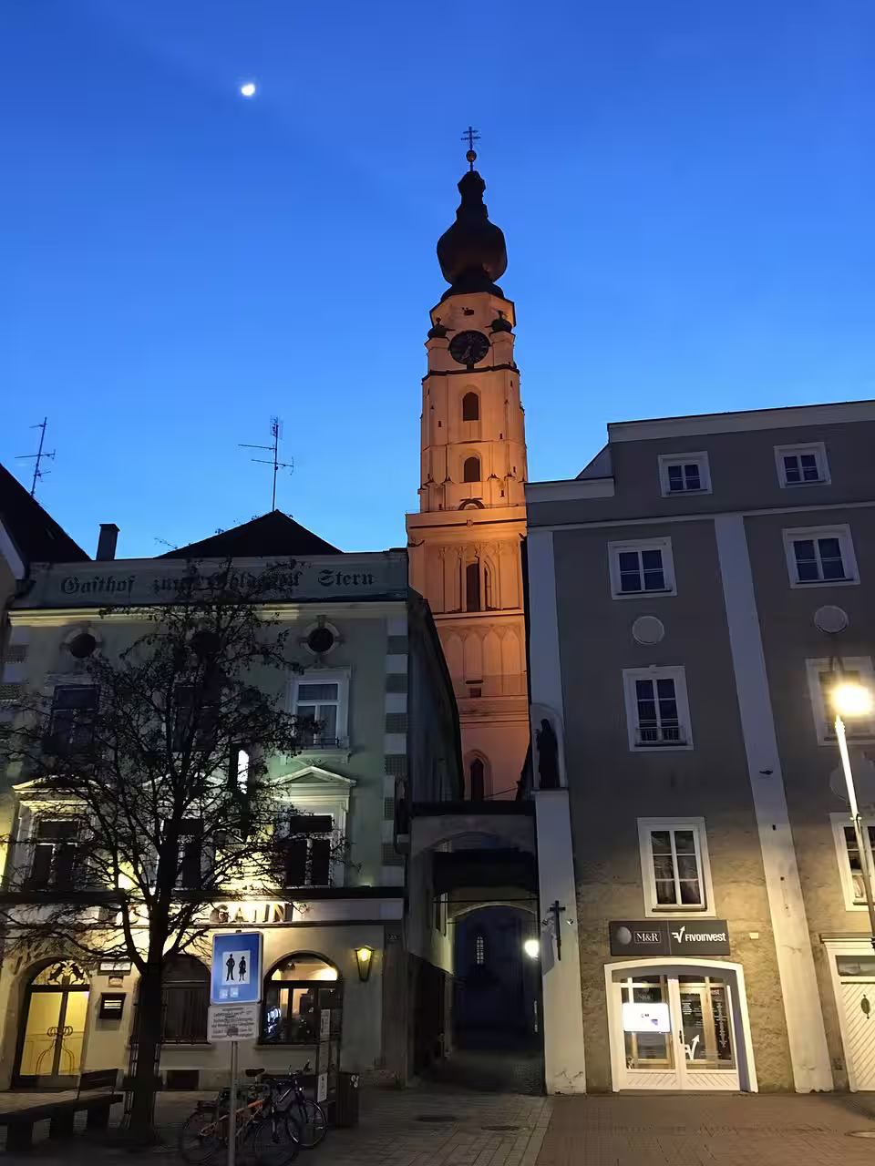 Turm der Stadtpfarrkirche St. Stephan in Braunau am Inn