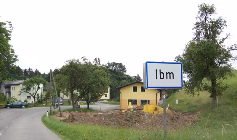 Ortseinfahrt von Ibm in der Gemeinde Eggelsberg