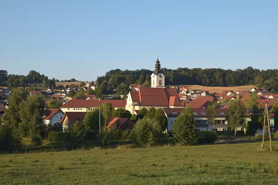 Ortsansicht mit Pfarrkirche in St. Marienkirchen an der Polsenz