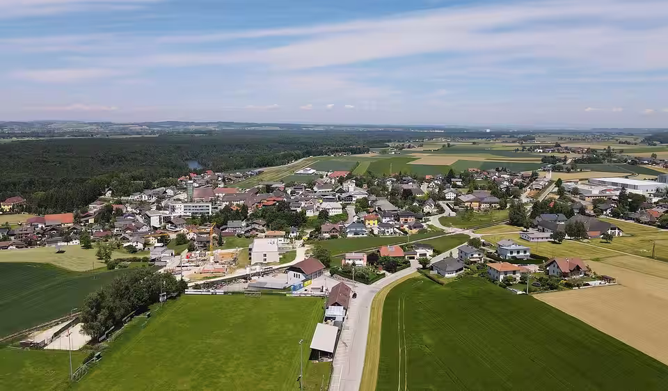 Luftaufnahme von Roitham am Traunfall
