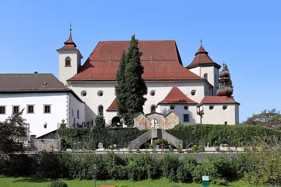Pfarrkirche Mariä Krönung in Traunkirchen