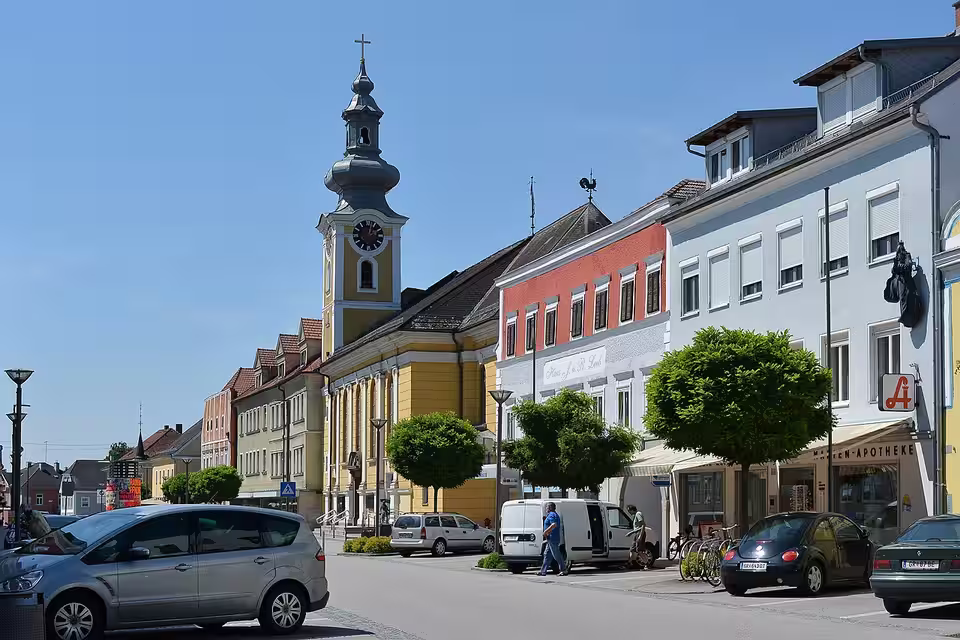 Marktplatz mit Pfarrkirche in Neumarkt im Hausruckkreis