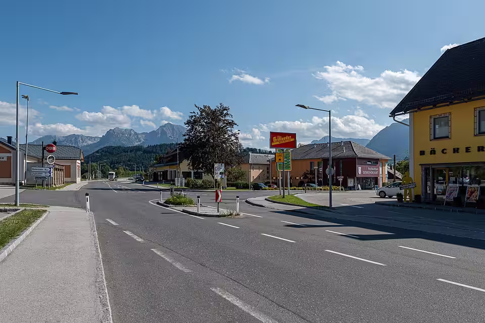 Straßenszene in Pichl, Gemeinde Roßleithen