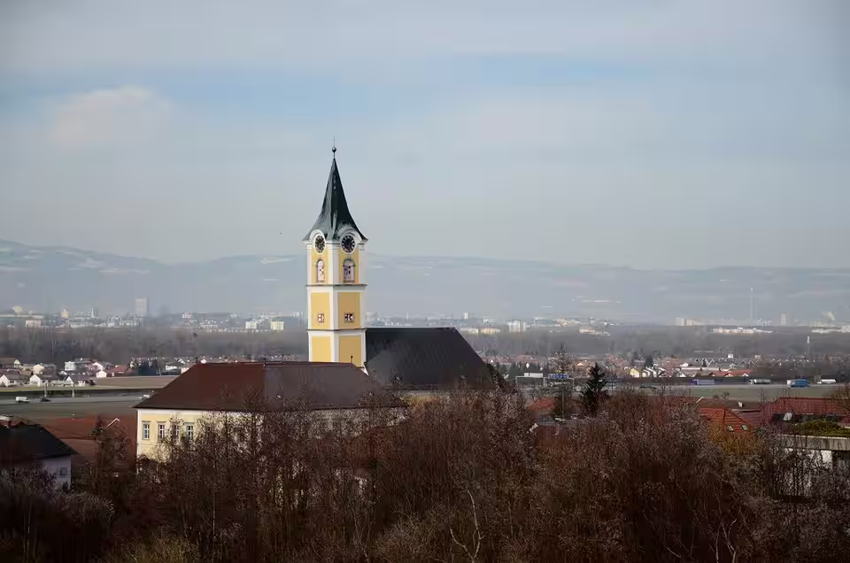 Blick auf die Pfarrkirche in Ansfelden