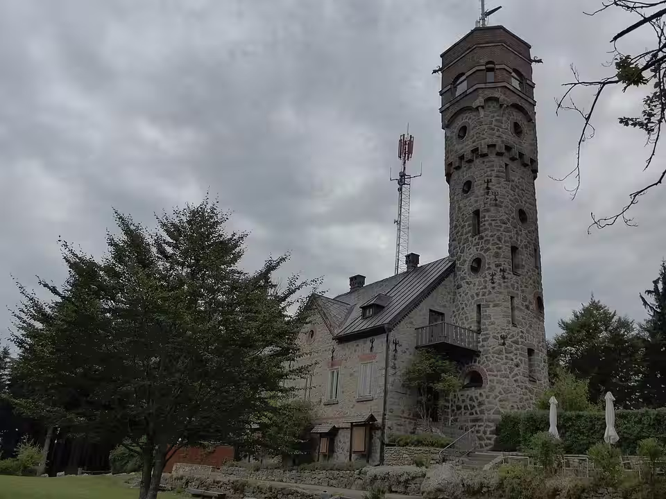 Ameisbergwarte in Atzesberg