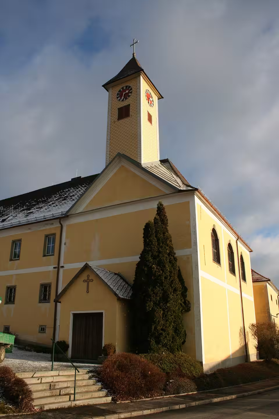 Neues Schloss mit Kirche in Eidenberg