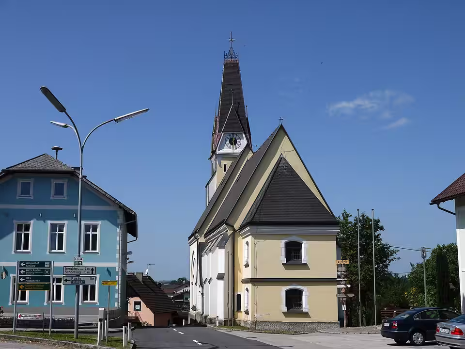 Kirche in Aurach am Hongar