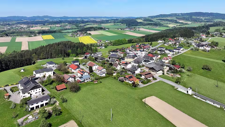 Ortsansicht von Puchkirchen am Trattberg